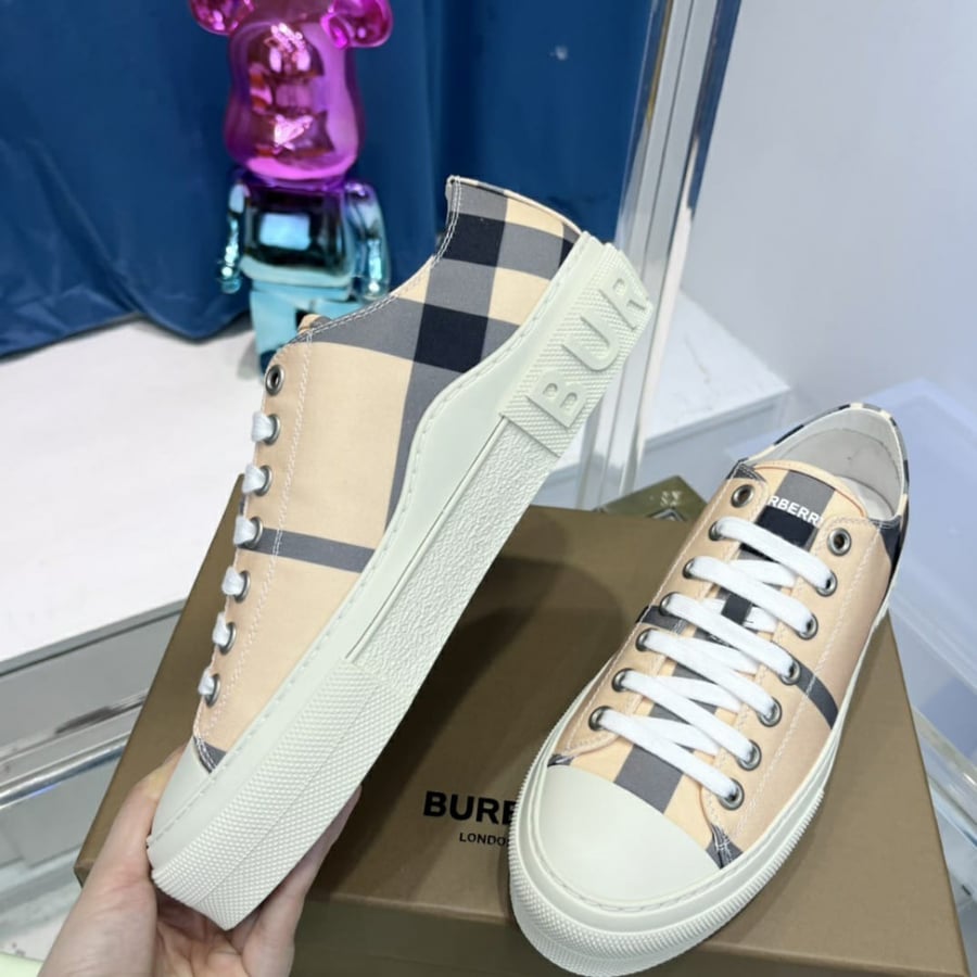 BURBERRY