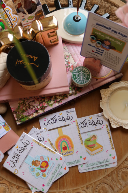 Cards with magnetic bookmark separator
