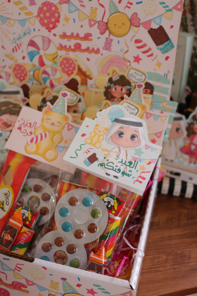 Box with dessert envelopes