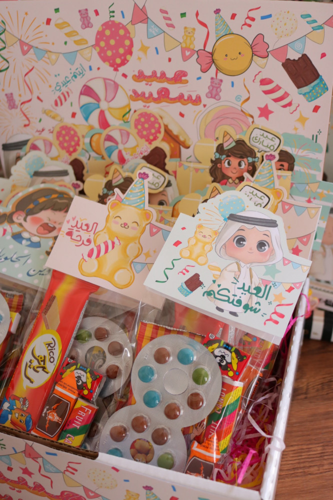 Box with dessert envelopes