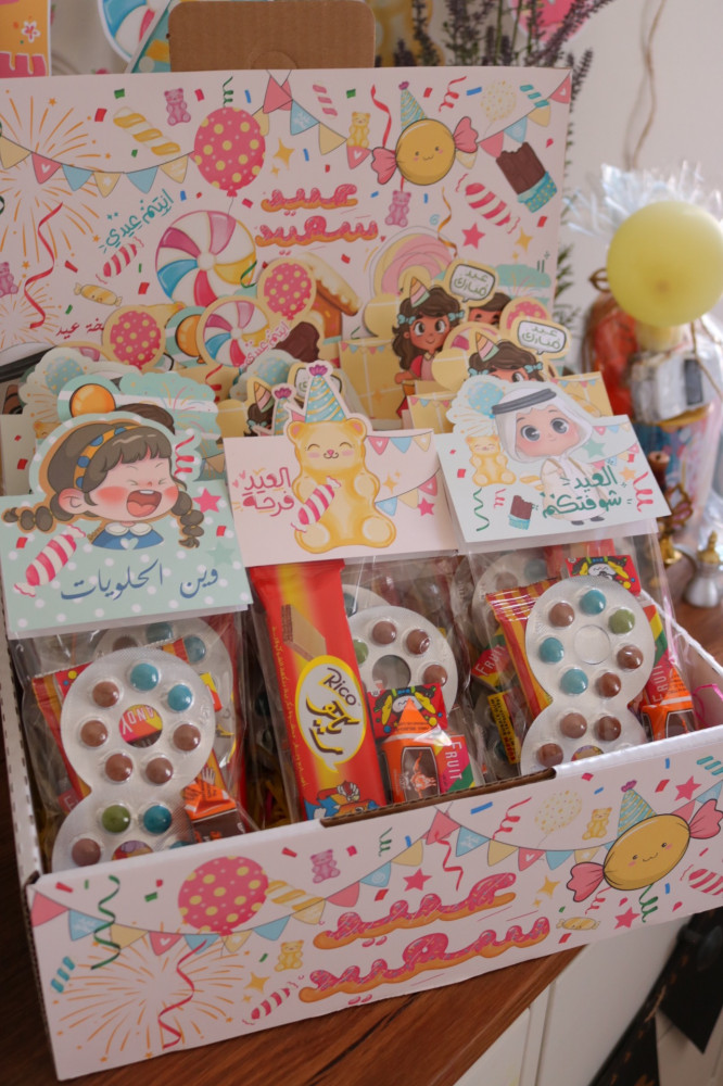 Box with dessert envelopes