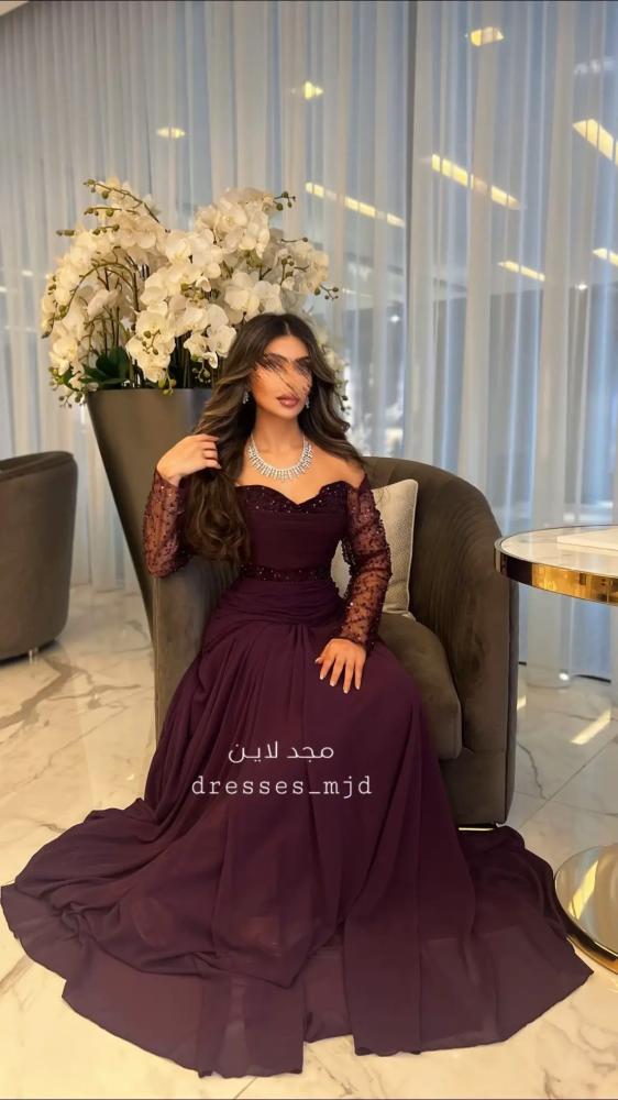 فستان حور أكمام طويله مطرزه ع التُل بنفس تطريز الخصر