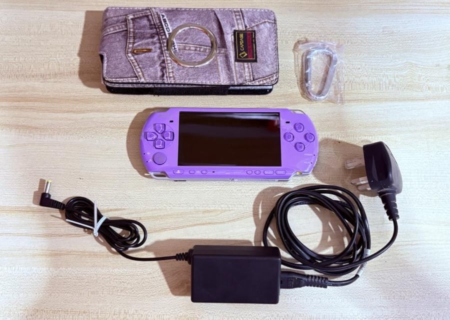 Psp مستعمل (بنفسجي) موديل 2000