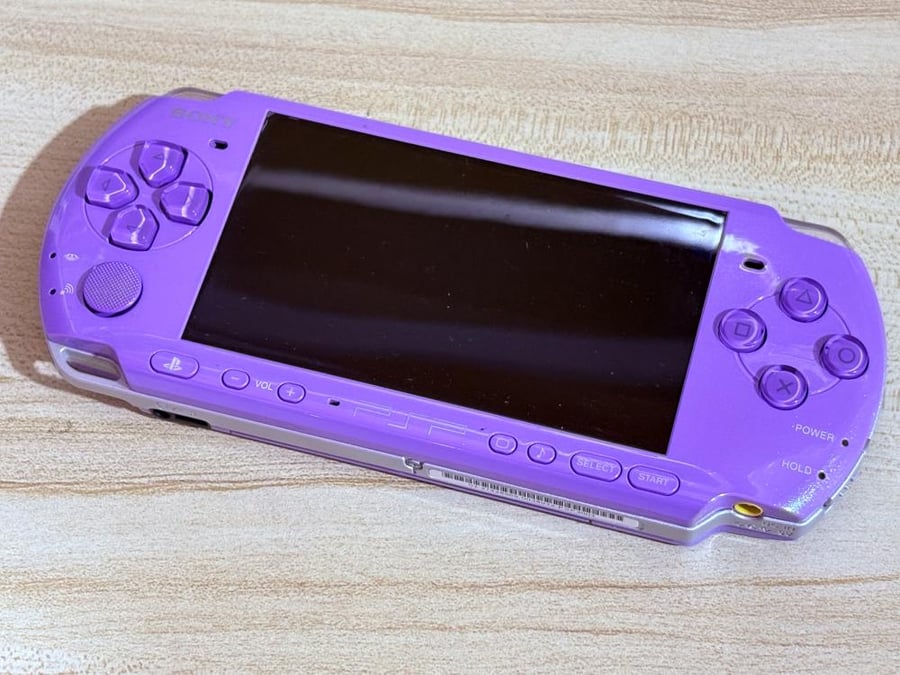 Psp مستعمل (بنفسجي) موديل 2000