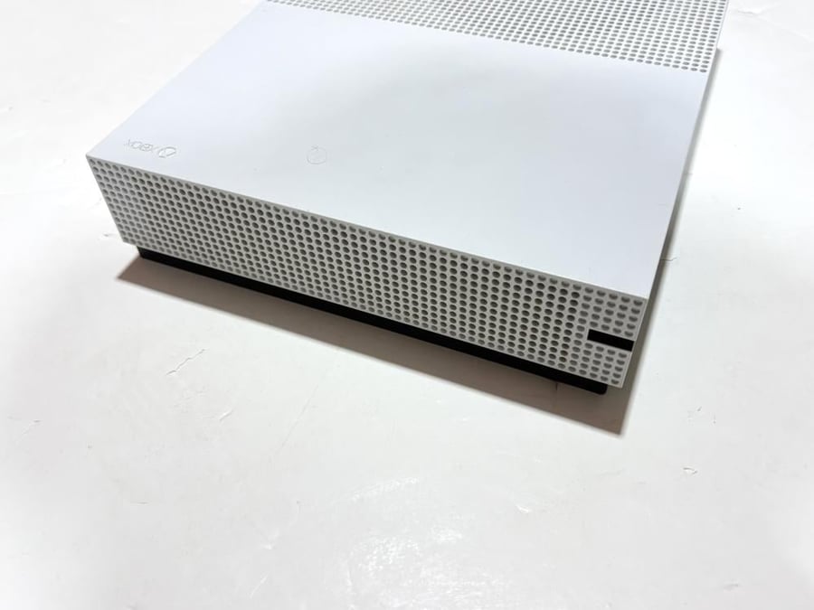 جهاز اكس بوكس ون اس Xbox One S باللون الأبيض