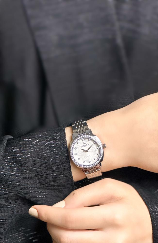 ساعة نسائية انديرا استيل بلون فضي