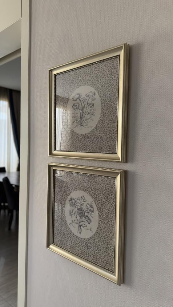 A set of two paintings with an added acrylic layer, each piece measuring 52/52. The price includes both paintings. The processing time is from 7 to 10 days, after which the product will be shipped to the customer.