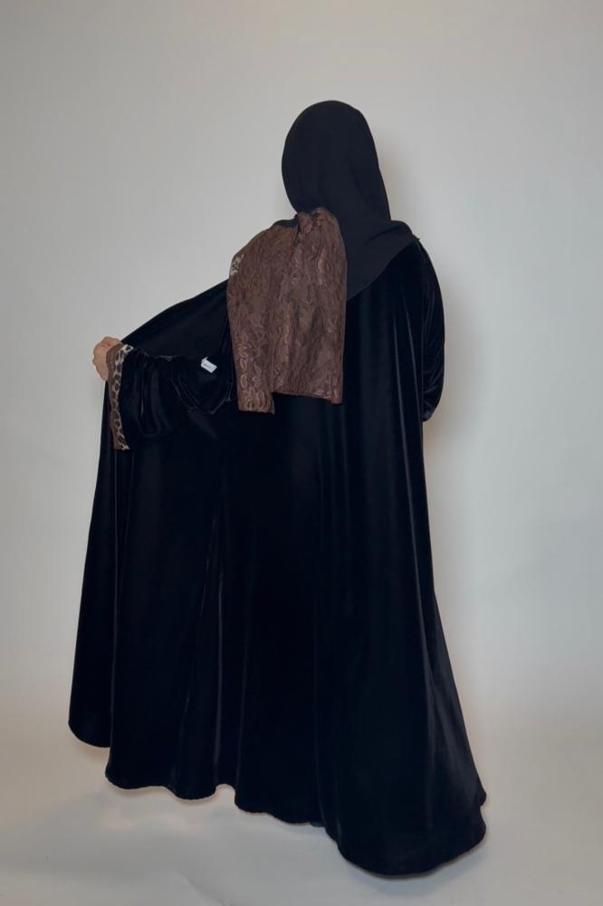 عباية مخمل كوري مع تايقر+دانتيل فرنسي