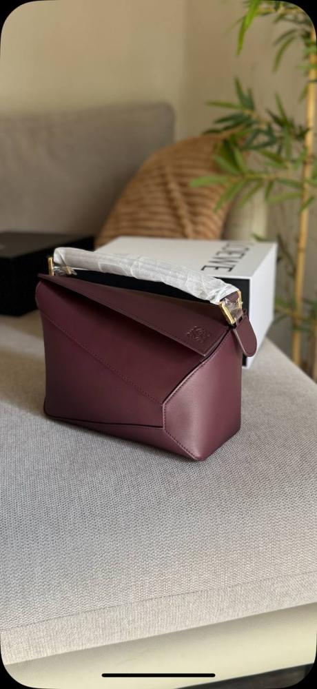 شنطة loewe burgundy Cluny  مقاس cm24