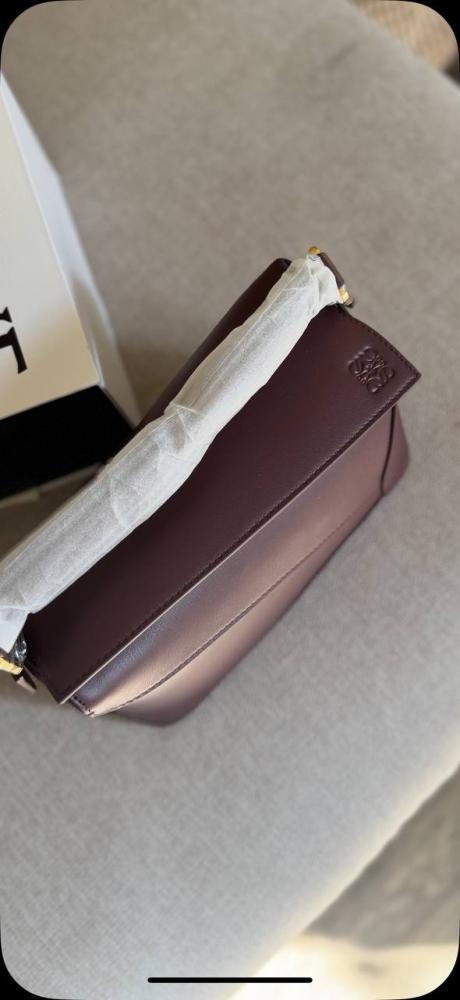 شنطة loewe burgundy Cluny  مقاس cm24