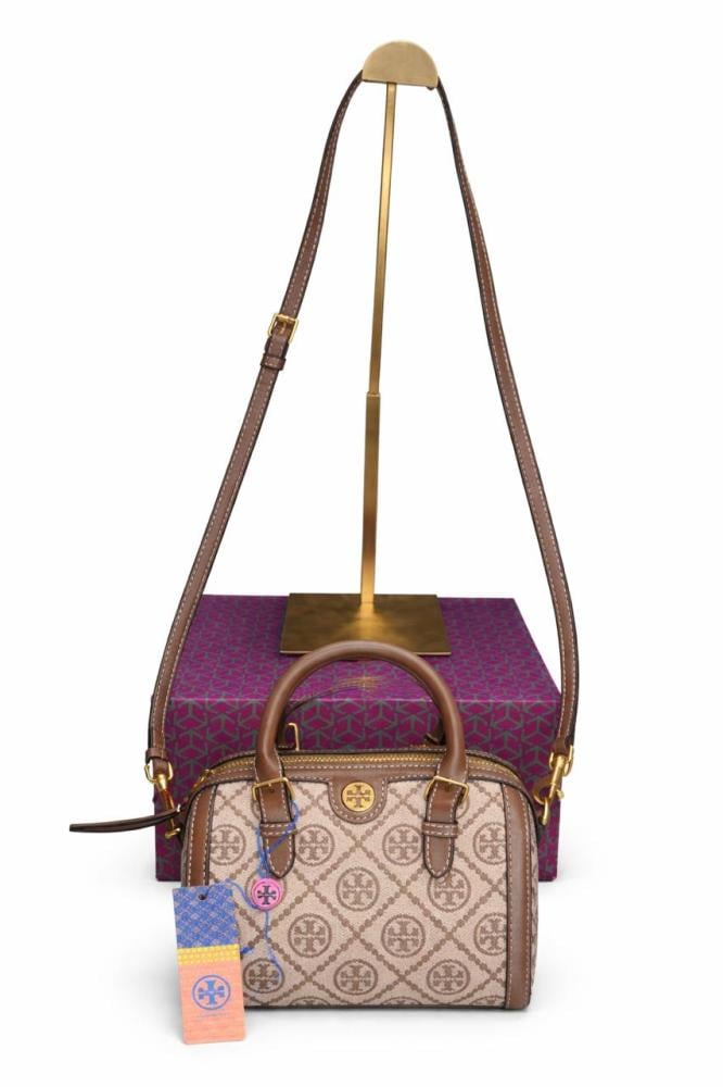 حقيبة يد نسائية صغيرة بيج وبني بنقشة كلاسيكية فاخرة من Tory Burch