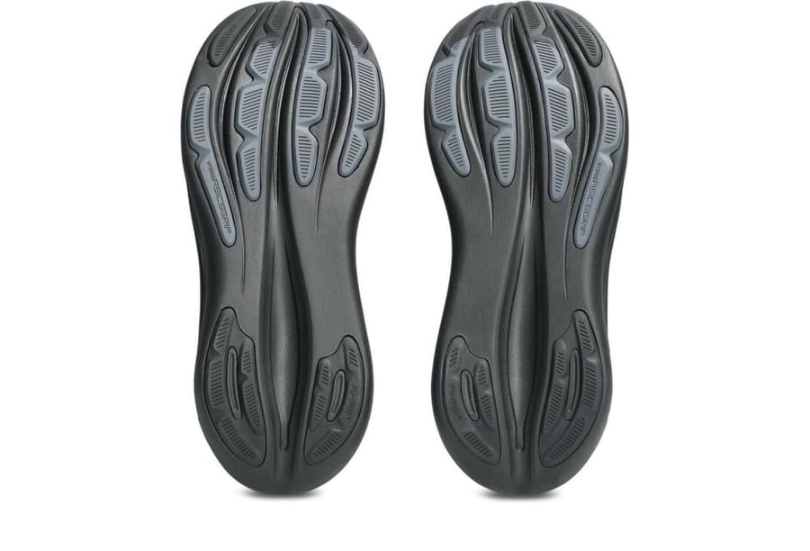 حذاء الجري ASICS GEL-NIMBUS 28 باللون الأسود بالكامل.