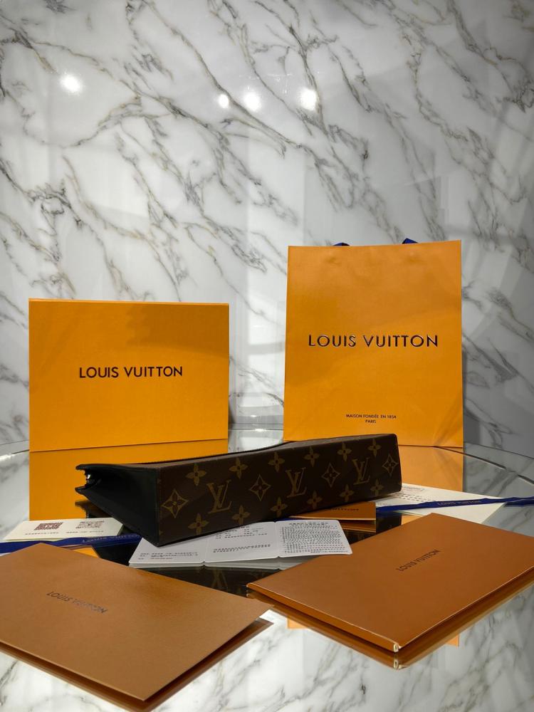 باوتش Louis Vuitton Monogram بني وأسود