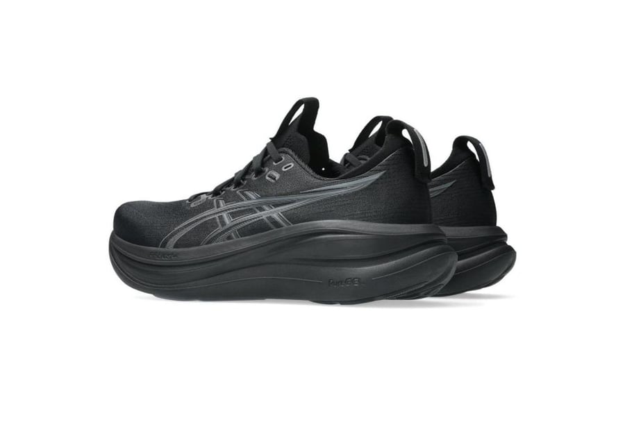 حذاء الجري ASICS GEL-NIMBUS 28 باللون الأسود بالكامل.