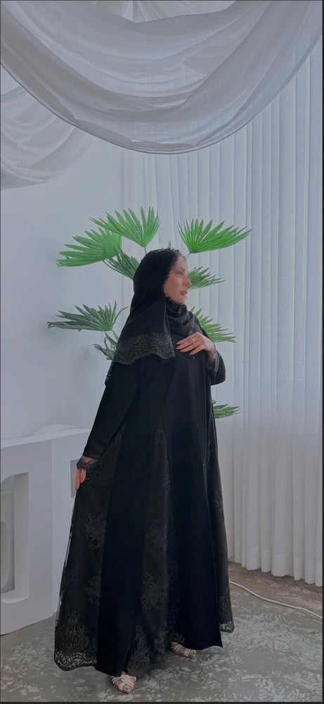 Noura abaya