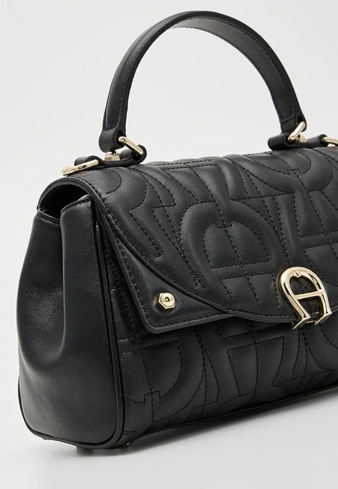 Aigner diadora handle