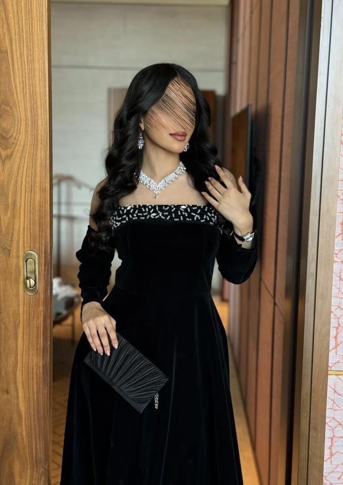 فستان اسود تطريز