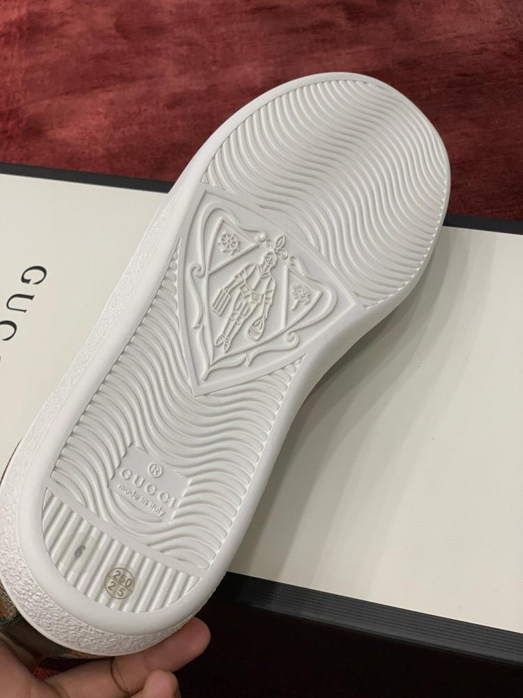 Gucci Ace Sneakers GCSW071