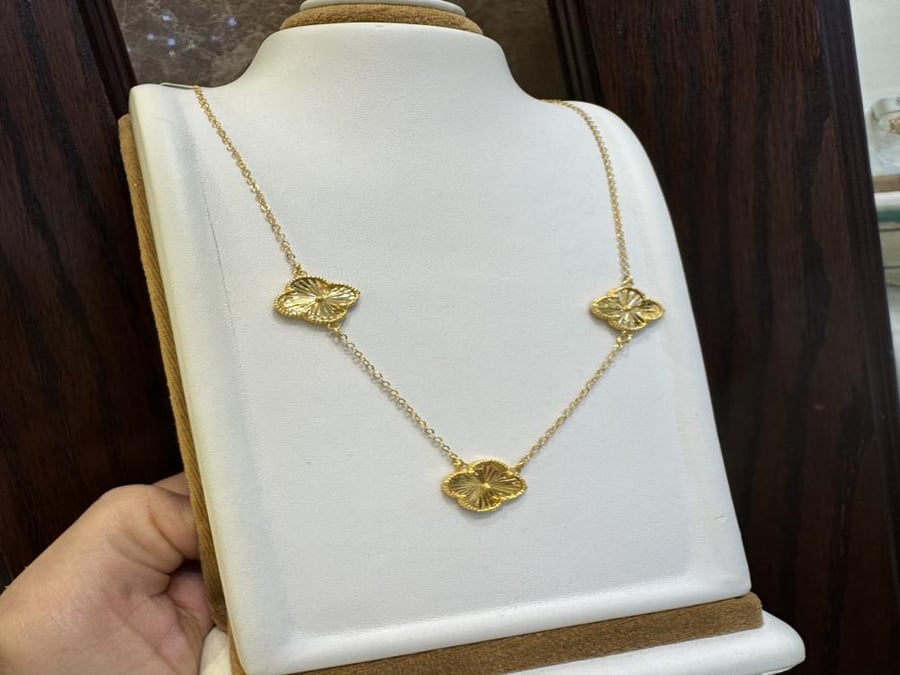 عقد ڤان كليف ٣ وردات عيار ٢١