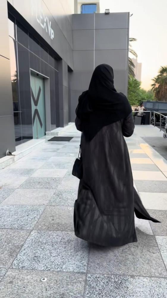عباية y