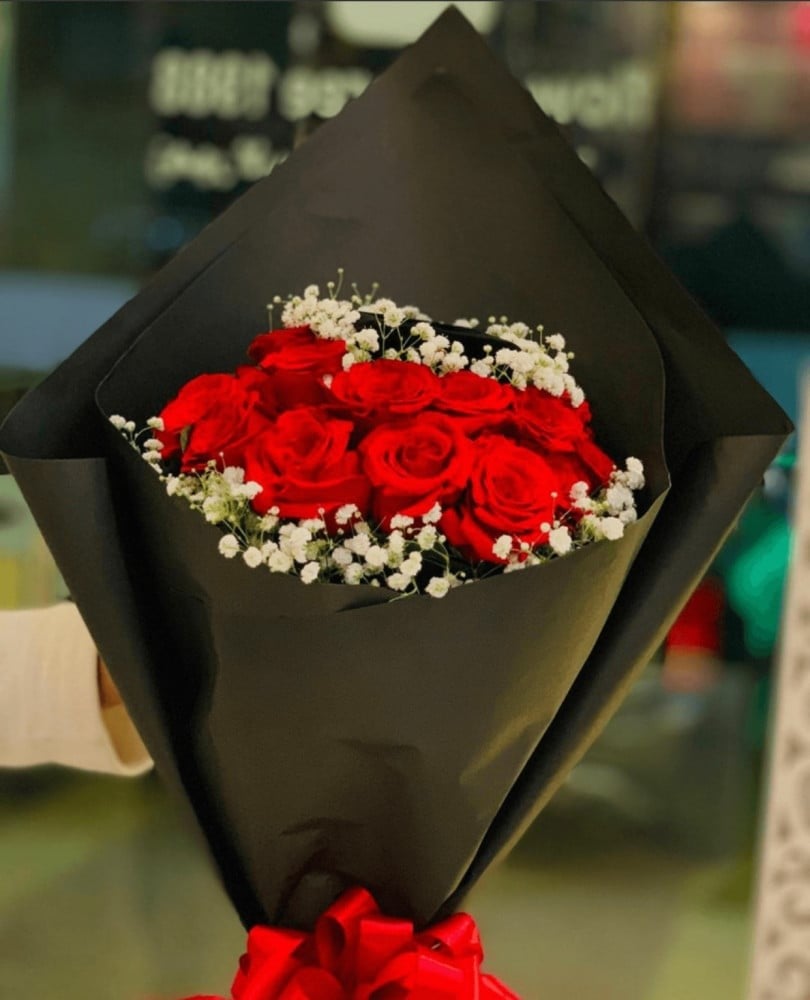 تغليف باقة ورد طبيعي داخل الرياض