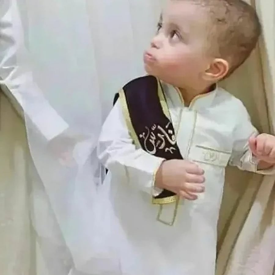 ثوب مع وشاح بالاسم يُصمم حسب الطلب