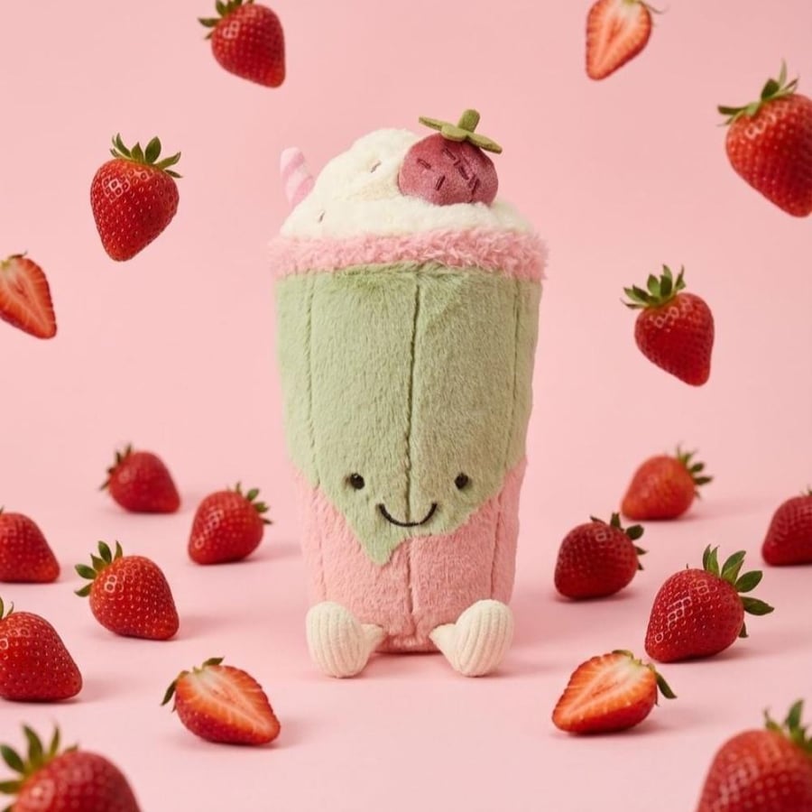مشروب ماتشا الفراولة أميوزابلز (Amuseables Strawberry Matcha Latte)