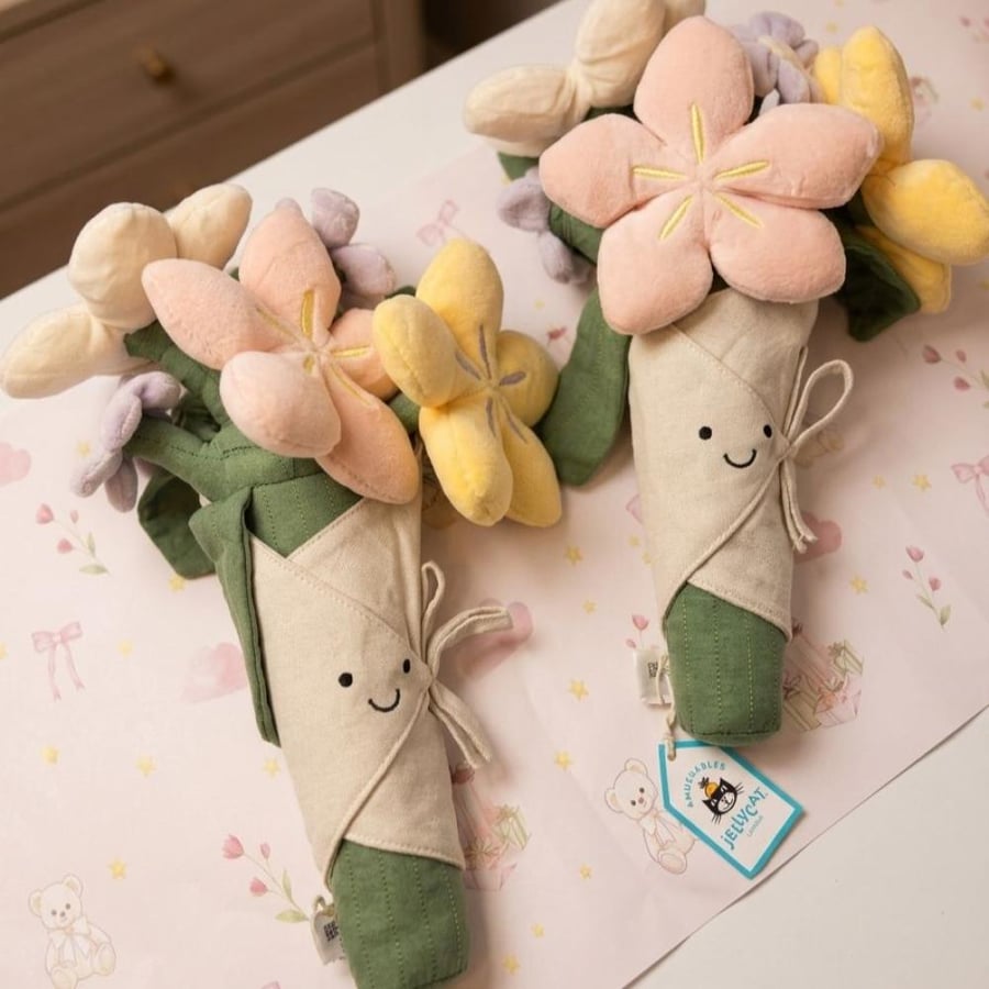 باقة زهور أميوزابلز الملونة (Amuseables Bouquet of Flowers)