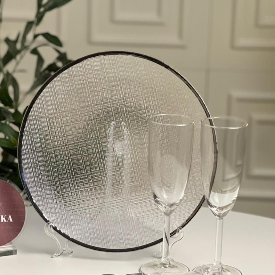 A transparent silver set