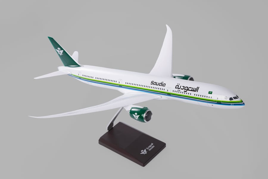 مجسم طائرة Dreamliner B787 قياس 1/200