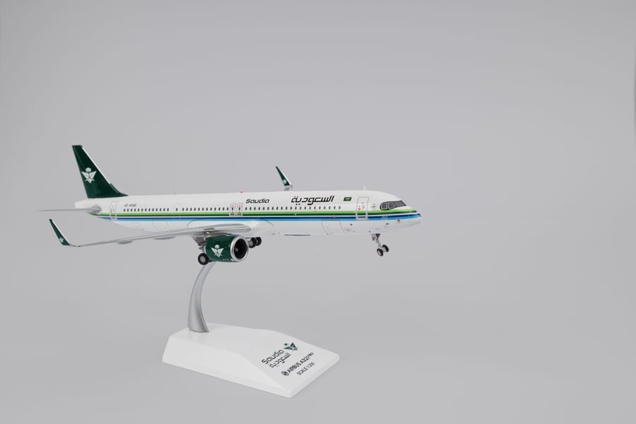 مجسم طائرة A321 قياس 1/200 - أبيض
