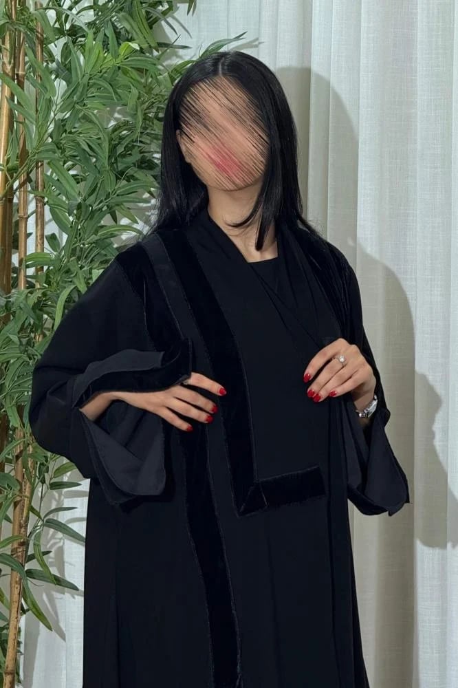 عبايات بشت كوبرا ومخمل شتوية للمرأة الخليجية