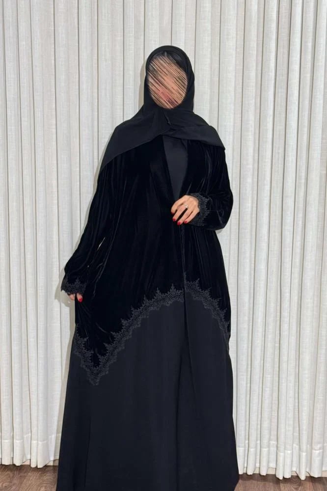 عباية مخمل وكوبرا نص كلوش شتوية بتفاصيل أنيقة