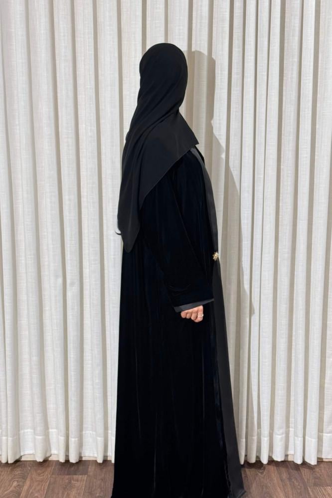 عبايات مخمل وتفته نص كلوش شتوية للمرأة الخليجية
