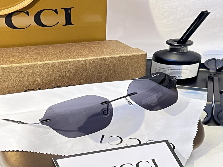 نظارهGUCCI  رجالي لون اسود بدون ايطار