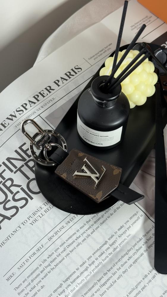 تعليقة مفتاحLOUIS VUITTON لون بني