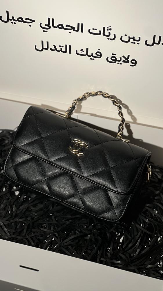 شنطه لون اسود CHANEL