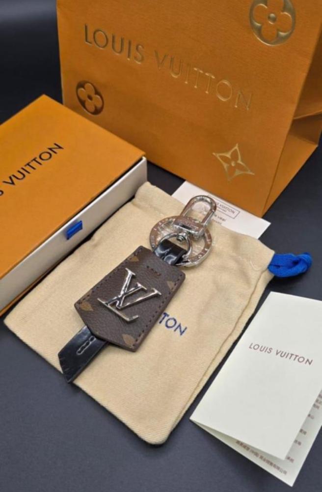تعليقة مفتاحLOUIS VUITTON لون بني