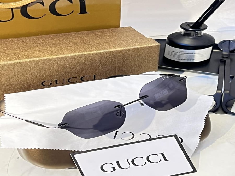 نظارهGUCCI  رجالي لون اسود بدون ايطار