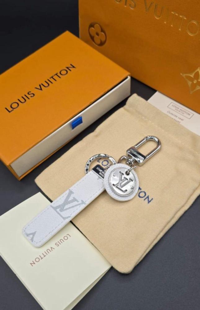 تعليقة مفتاح LOUIS VUITTON لون ابيض