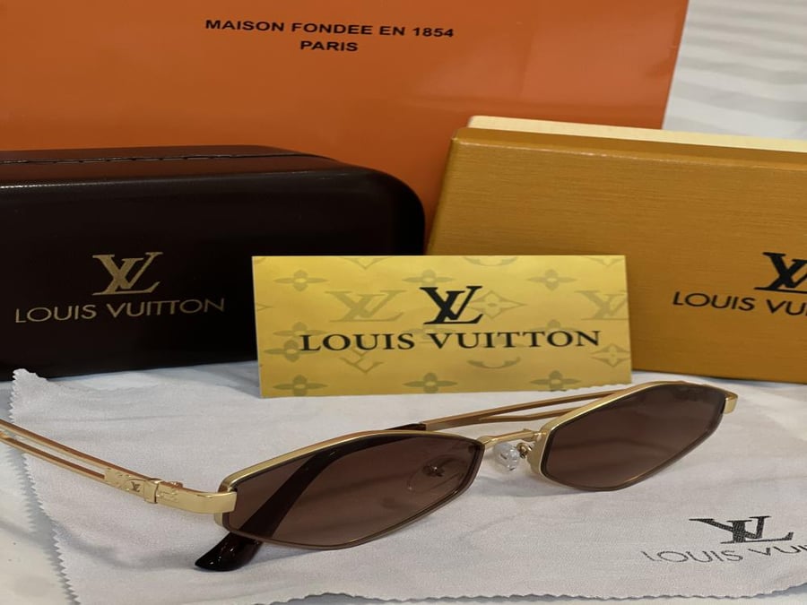 نظارهLOUIS VUITTON لون بني وذهبي