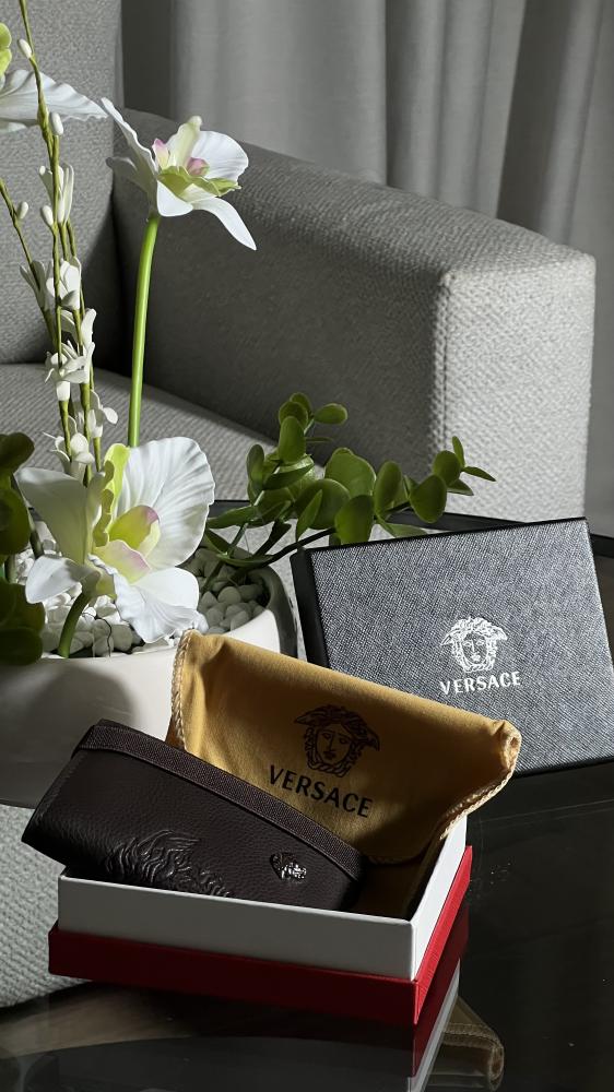 محفظةVERSACE لون بني
