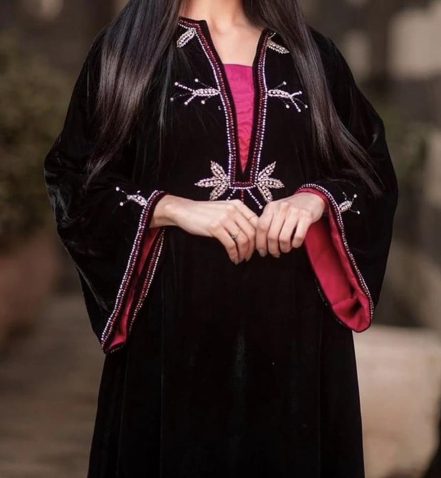 جلابية مخمل بتطريز شك