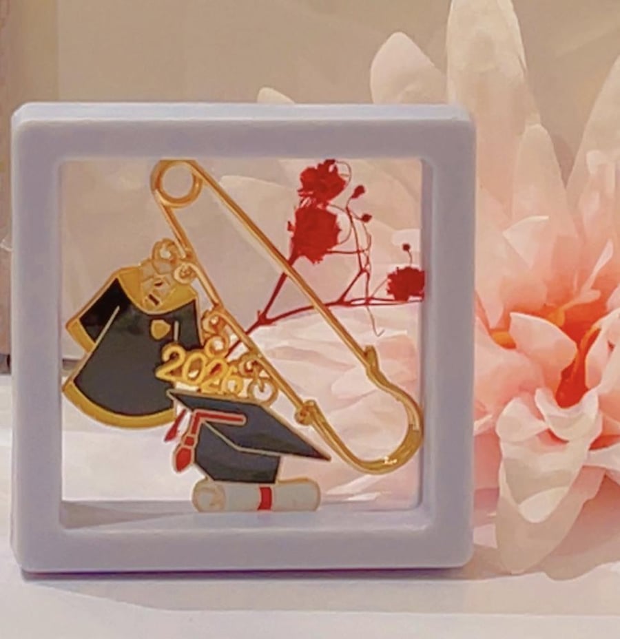 Graduation badge