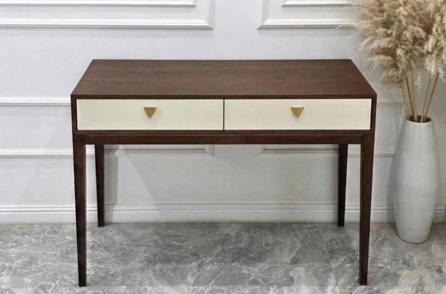 A distinguished console