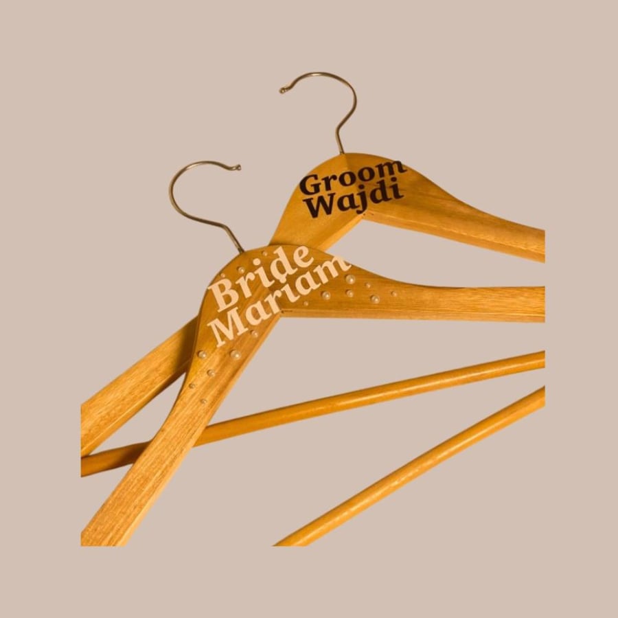 Clothes hanger فاتح
