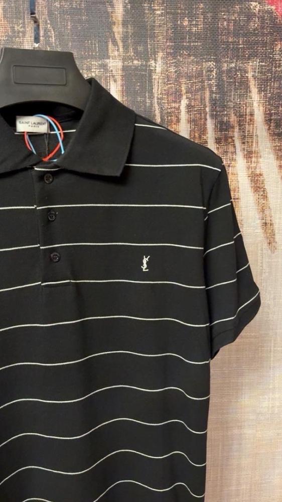 Burberry T-shirt - M
