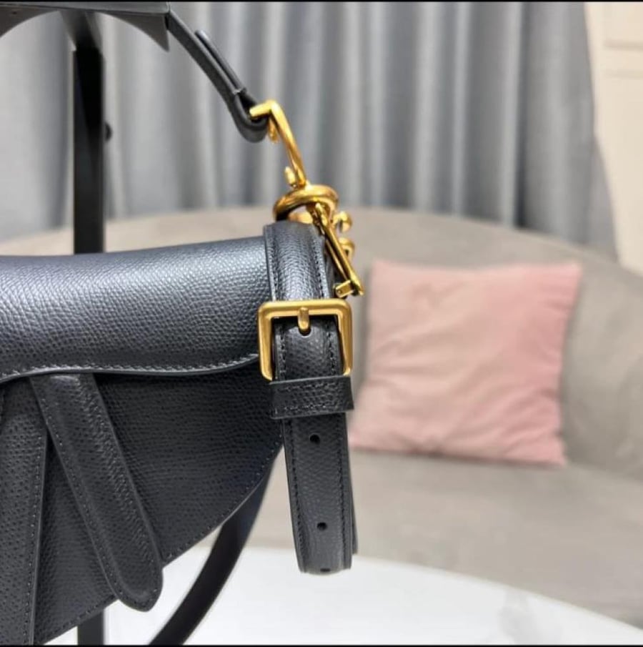 تشكيلة مختارة من حقائب اليد النسائية حجم (ميني)من ماركة ديور(Dior  ) طراز(Saddle Bag)