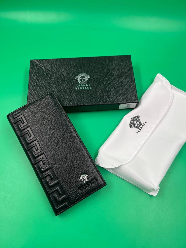 بوك نسائي جديد من ماركة فرزاتشي (Versace)