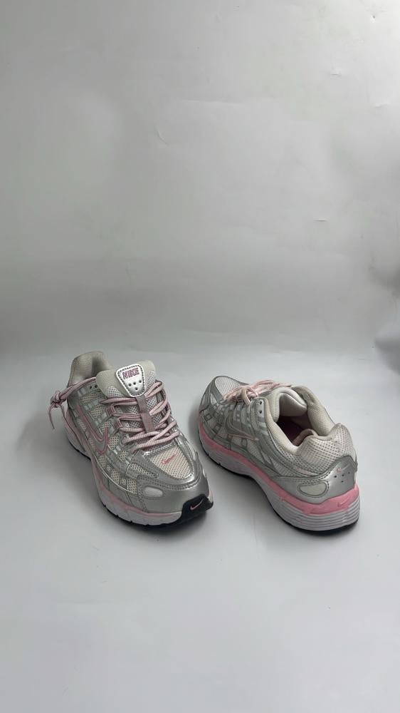 حذاء نسائي من ماركة نايك Nike